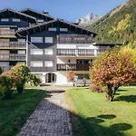 Au Pied Des Pistes A Avec Parking Prive, Proche Centre - Fr-1-343-162 * Chamonix
