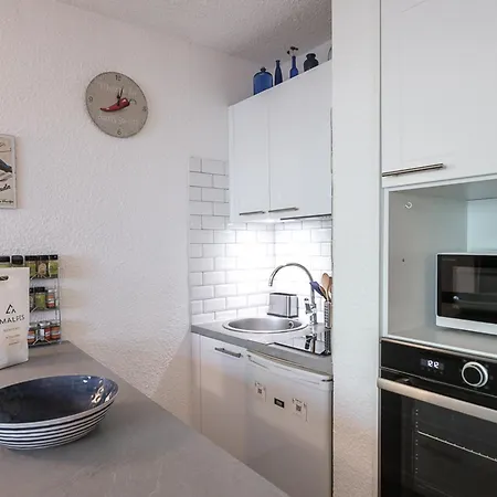 Apartment Au Pied Des Pistes Avec Parking Et Wifi - Fr-1-343-162 *