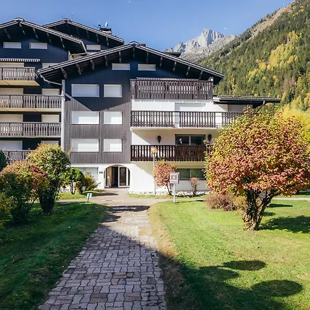 Au Pied Des Pistes Avec Parking Et Wifi - Fr-1-343-162 Apartment Chamonix